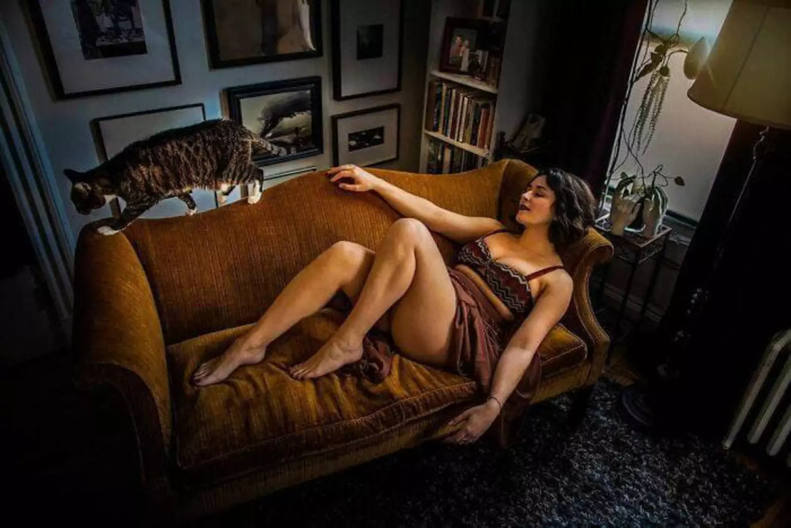 «Каждый предмет в этой комнате таит в себе удивительную историю». «Каждый предмет в этой комнате таит в себе удивительную историю».