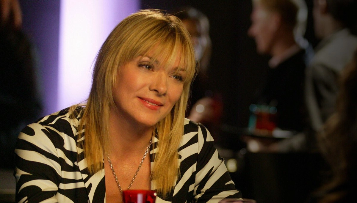 Ким Кэтролл - исполнительница самой яркой роли в сериале - переругалась с Паркер и всеми остальными еще во времена съёмок "Секса в большом городе 2", вышедшего еще в 2010-м. Так что Саманта Джонс, похоже, осталась в прошлом. Жаль.