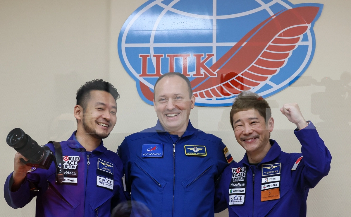 Японские космические туристы и космонавт "Роскосмоса"