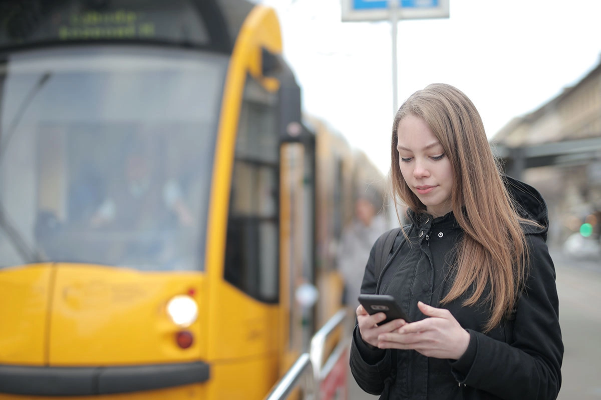 Прослушивание Голосовых сообщений в публичных местах 