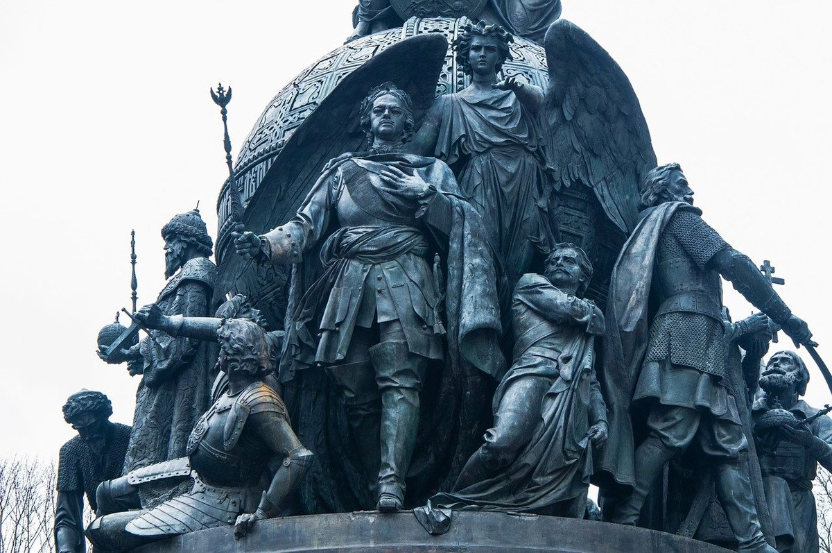 Скульптура Петра I в Великом Новгороде