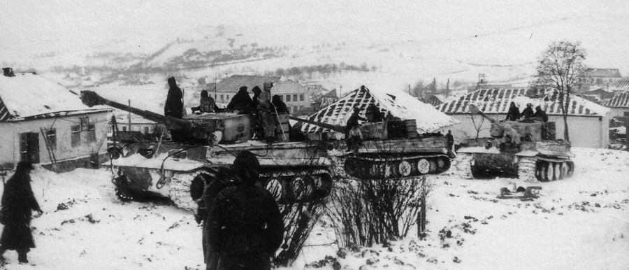 Немецкие танки Pz.Kpfw.VI «Тигр» в поселке Буки Черкасской области