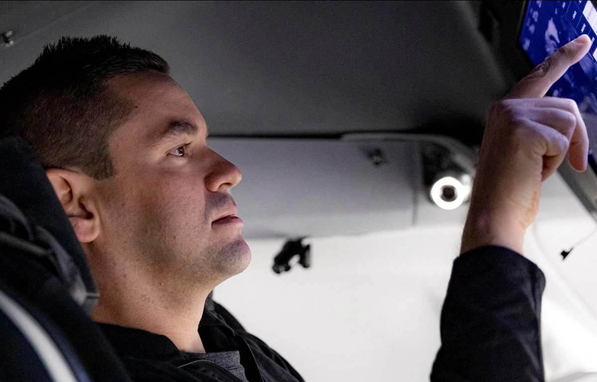 Джаред Айзекман / SpaceX.com