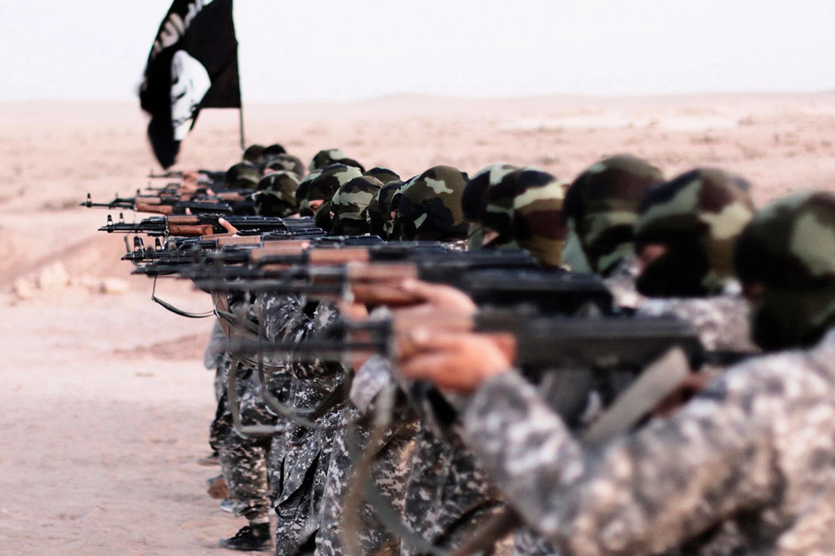 Боевики запрещенной в России террористической группировки "Исламское государство" (ИГИЛ)