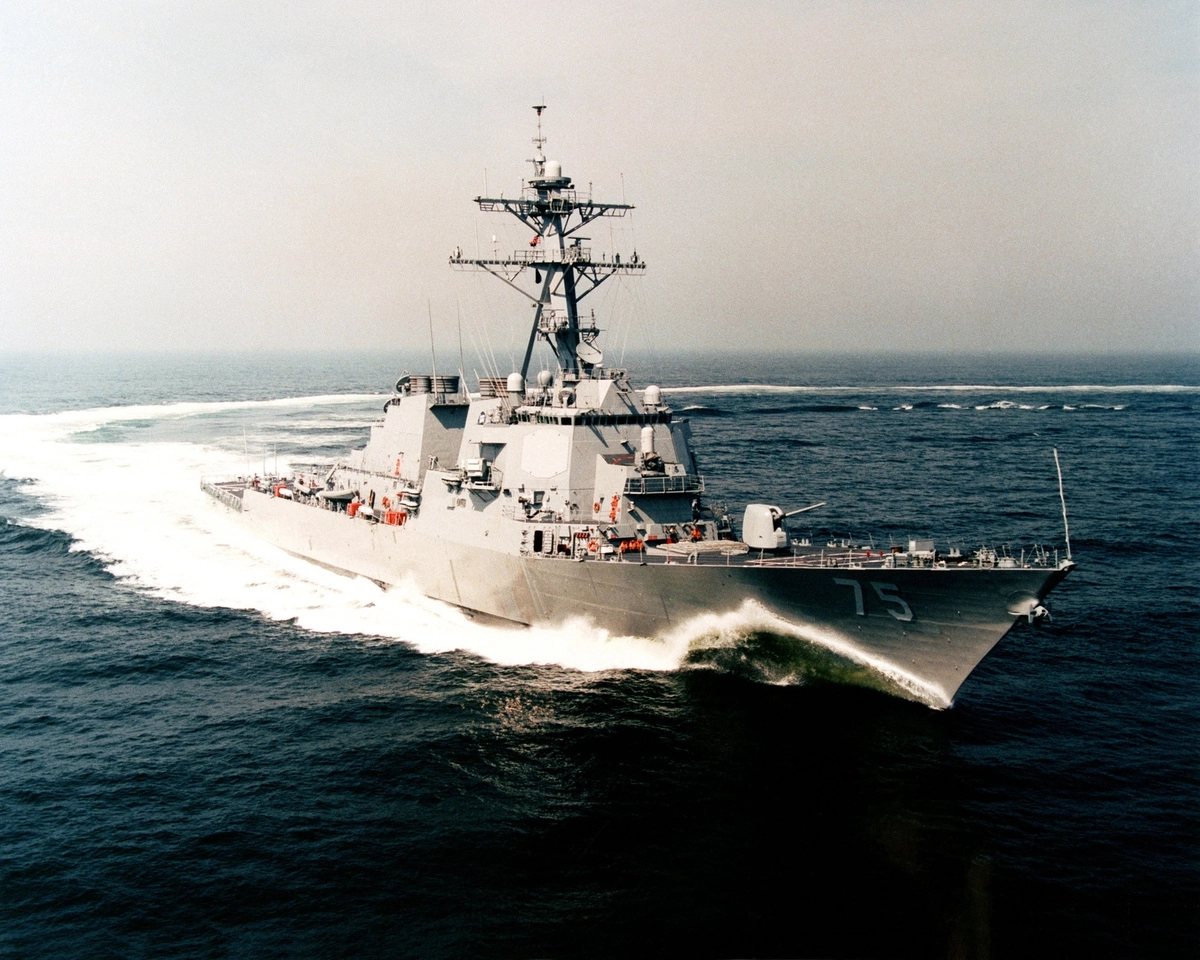 Эсминец ВМС США "Дональд Кук" (DDG-75 Donald Cook) U.S. National Archives