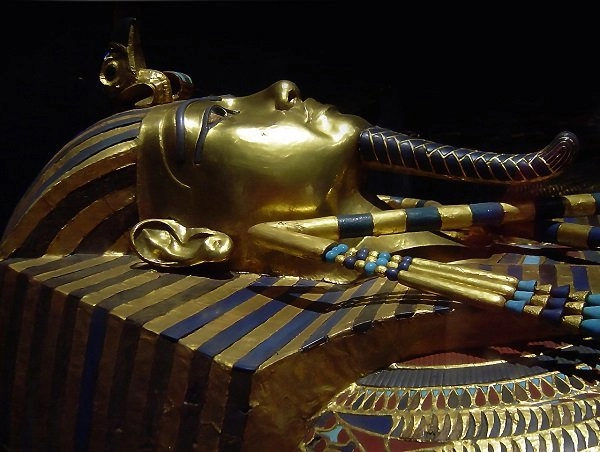 Тутанхамон на данный момент времени является единственной древней королевской мумией, обнаруженной со всеми своими бесценными сокровищами в целости и сохранности 