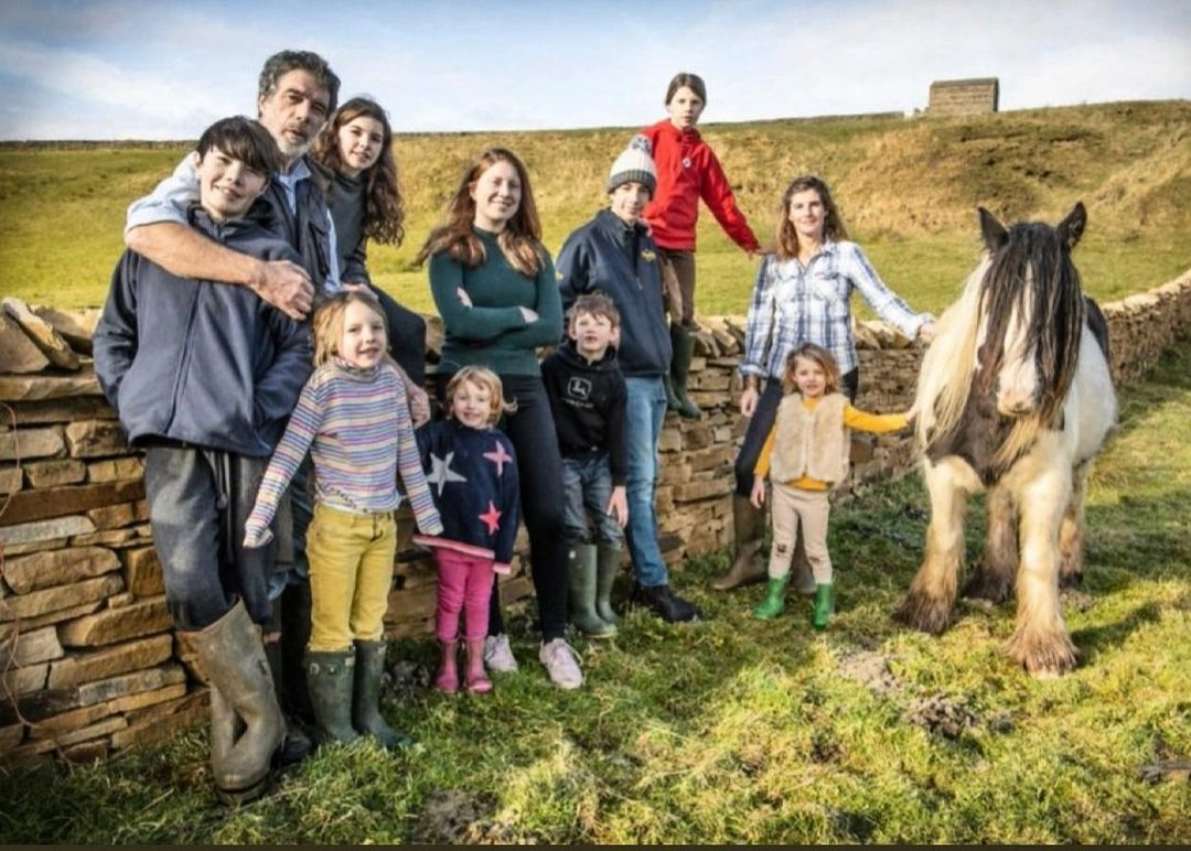 Аманда и Клайв поженились и стали родителями девяти детей