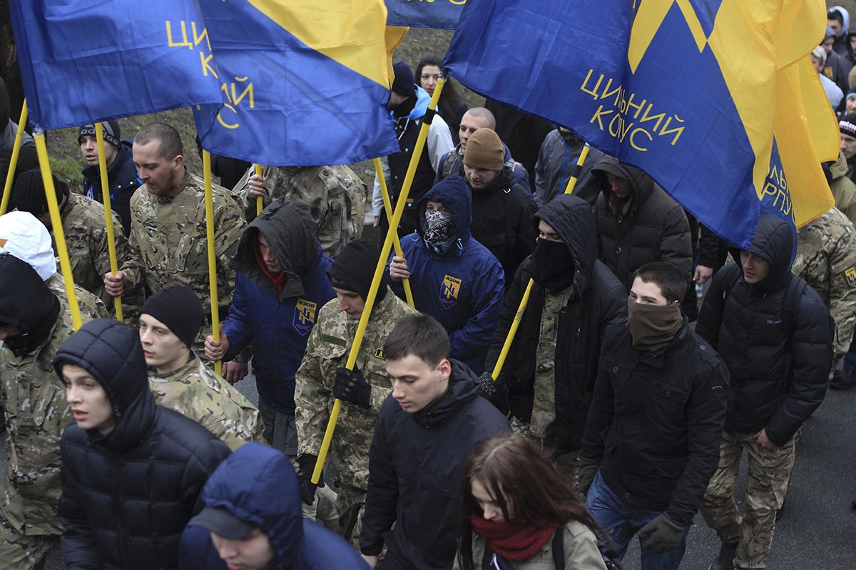 Пикет активистов батальона "Азов" у здания СБУ Украины в Киеве