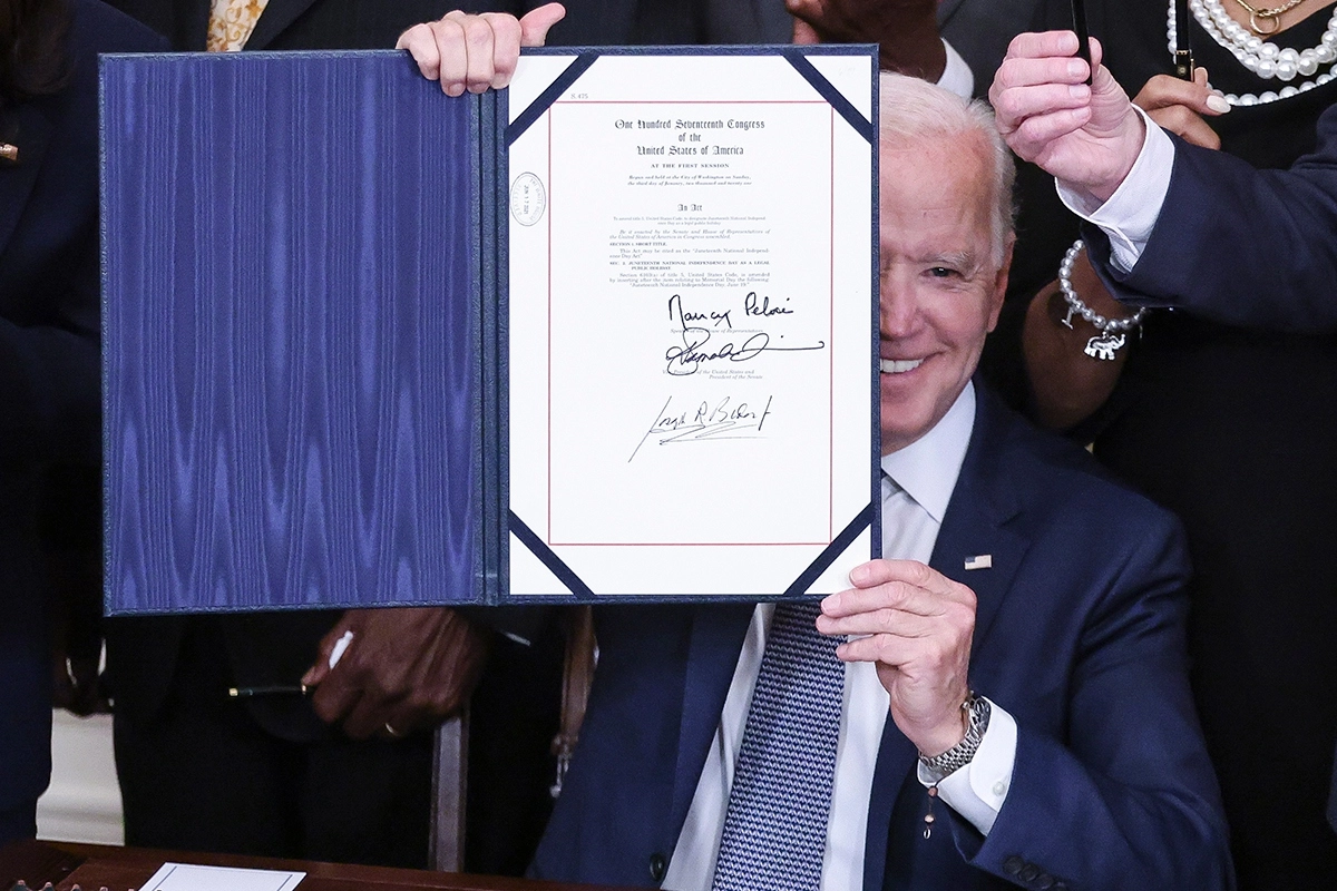 Президент США Джо Байден подписал закон о признании федеральным праздником Дня отмены рабства, отмечаемый 19 июня
