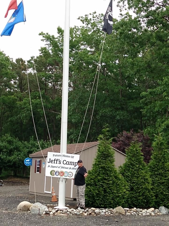 Лагерь Джеффа будет включать в себя лечебное учреждение, магазин, жилые дома, а также свежий лесной воздух и прекрасный вид на национальный парк Лагерь Джеффа будет включать в себя лечебное учреждение, магазин, жилые дома, а также свежий лесной воздух и прекрасный вид на национальный парк