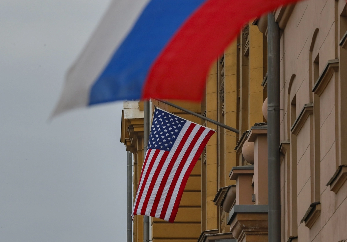 Флаги России и США.