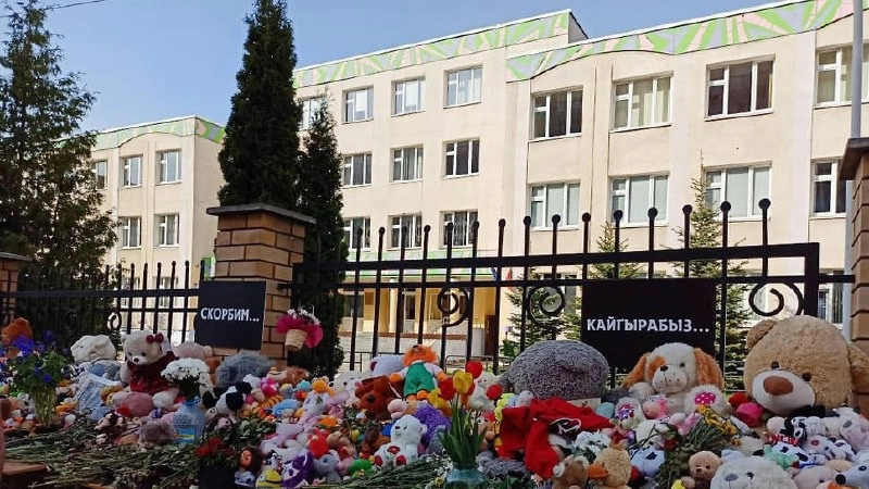 Так выглядел "народный мемориал" жертвам Ильназа Галявиева.