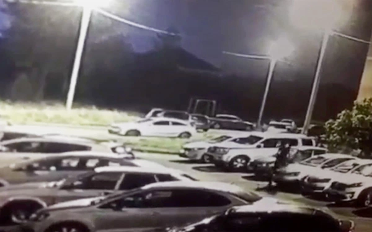 Момент расстрела полицейского попал на видео