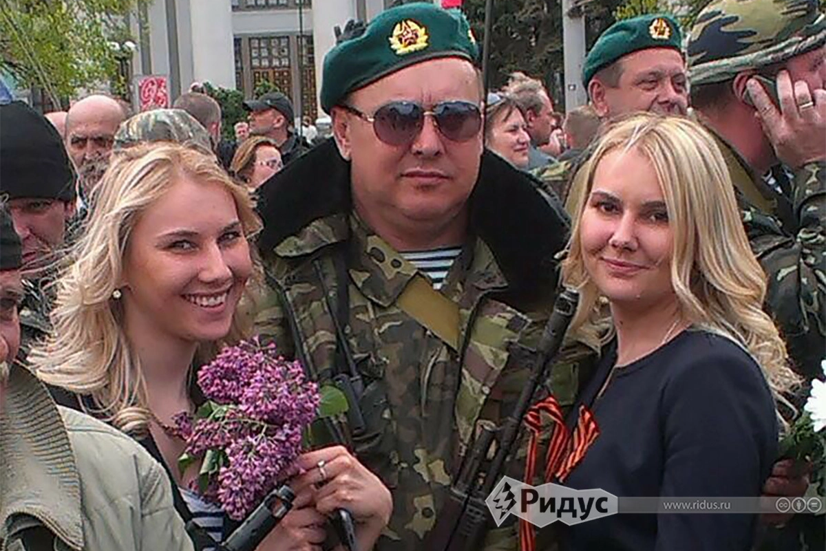 Олег Гришин с дочерьми
