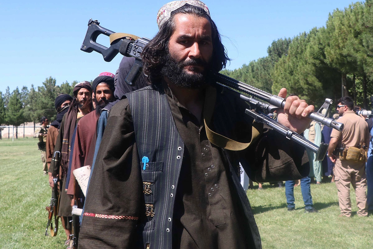 Группа из 130 бывших боевиков "Талибана" (движение "Талибан" запрещено в РФ) сдала оружие в афганском Герате