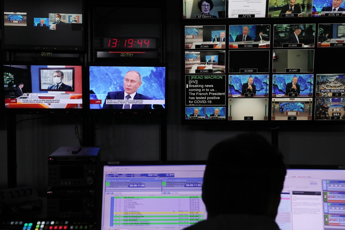 В аппаратно-студийном блоке АСТ Russia Today во время трансляции большой пресс-конференции президента РФ Владимира Путина