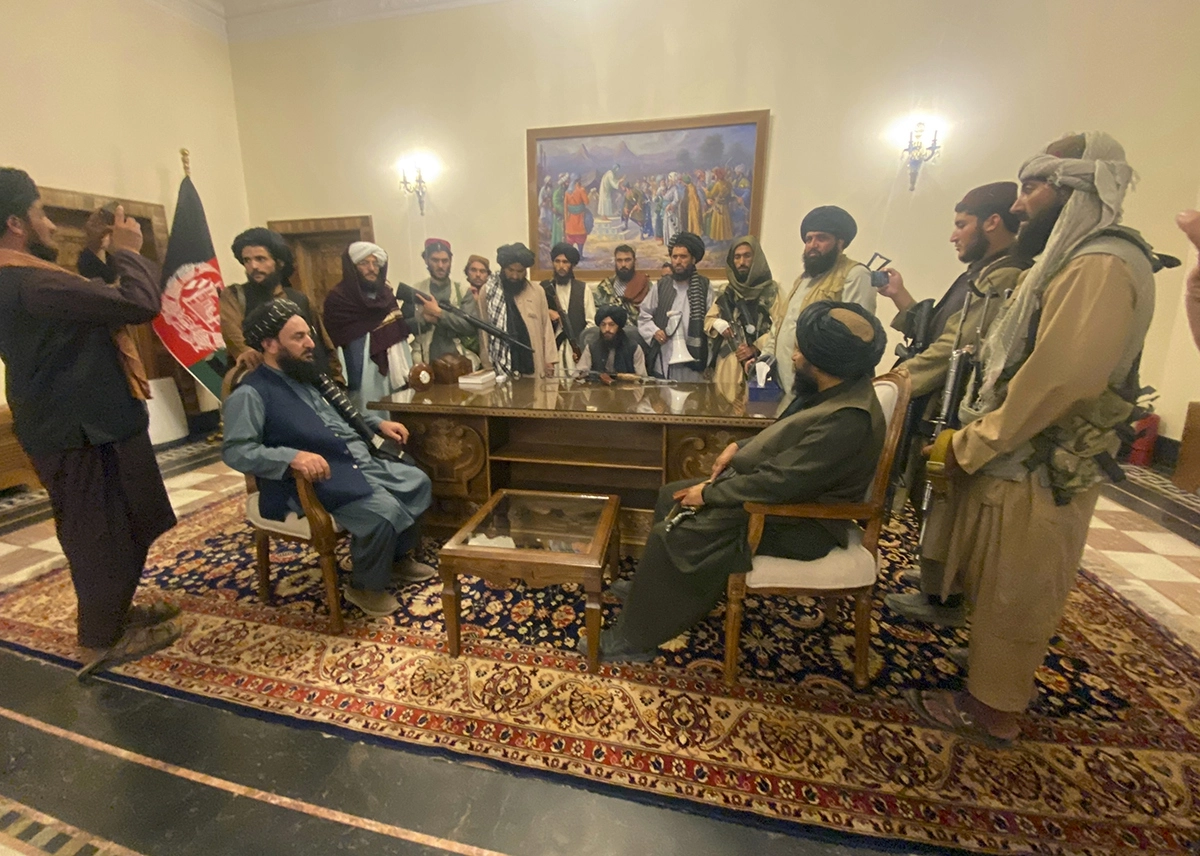 Талибы (движение "Талибан" запрещено в РФ) заняли президентский дворец в Кабуле