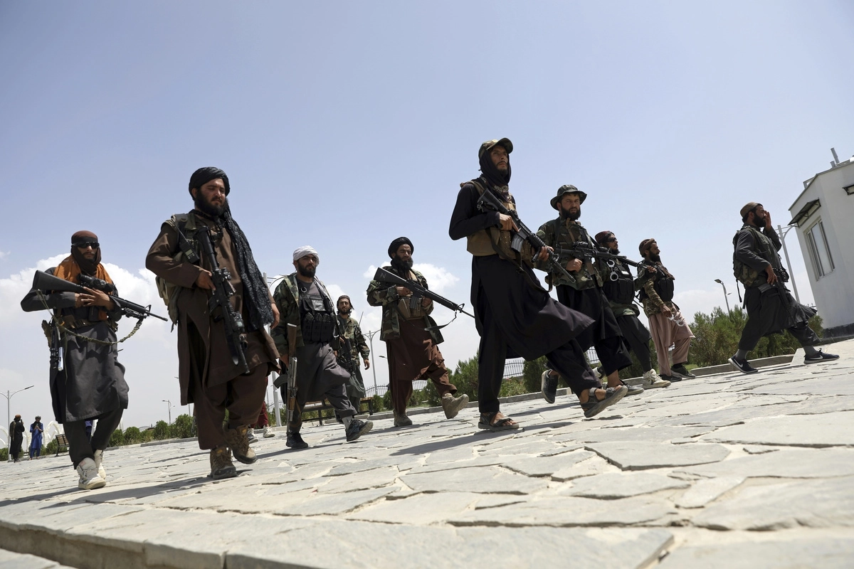 Патрули талибов (движение "Талибан" запрещено в РФ) на улицах Кабула