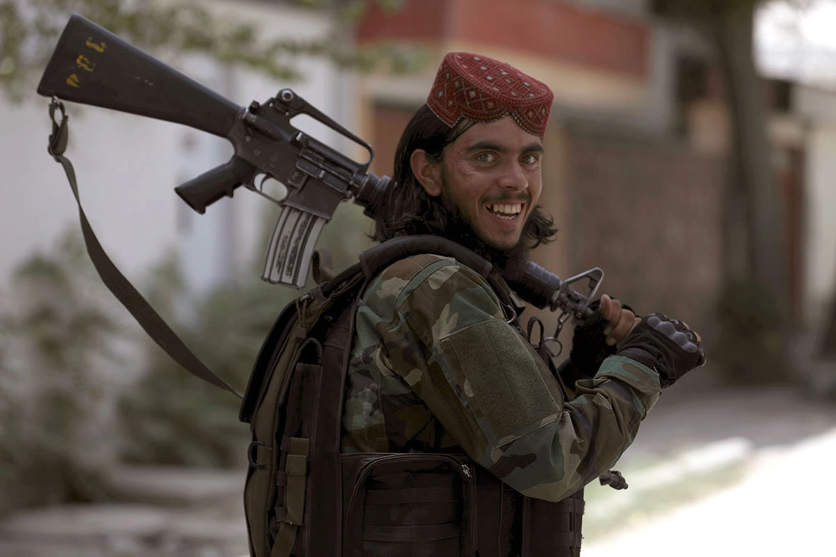 Боец радикального движения "Талибан" (запрещено в РФ) © AP/TASS