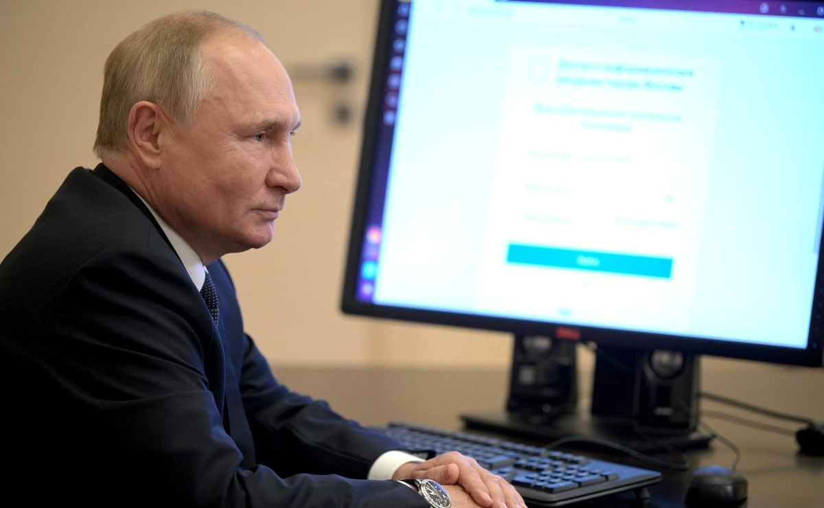 Президент в онлайн-режиме принял участие в голосовании на выборах депутатов Госдумы.