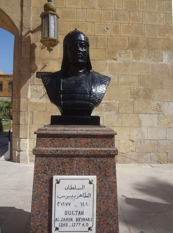 Бронзовый бюст султана Бейбарса в Каирском национальном военном музее. 