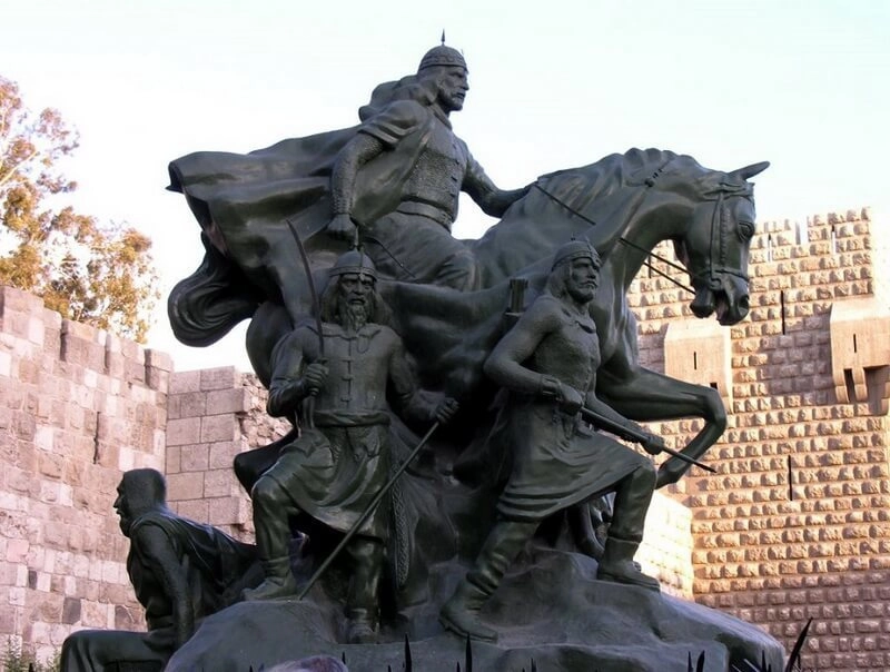 Памятник Саладину в Дамаске. 