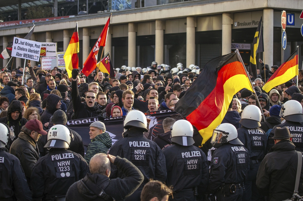 Митинг в Кельне против иммиграционной политики немецкого правительства.