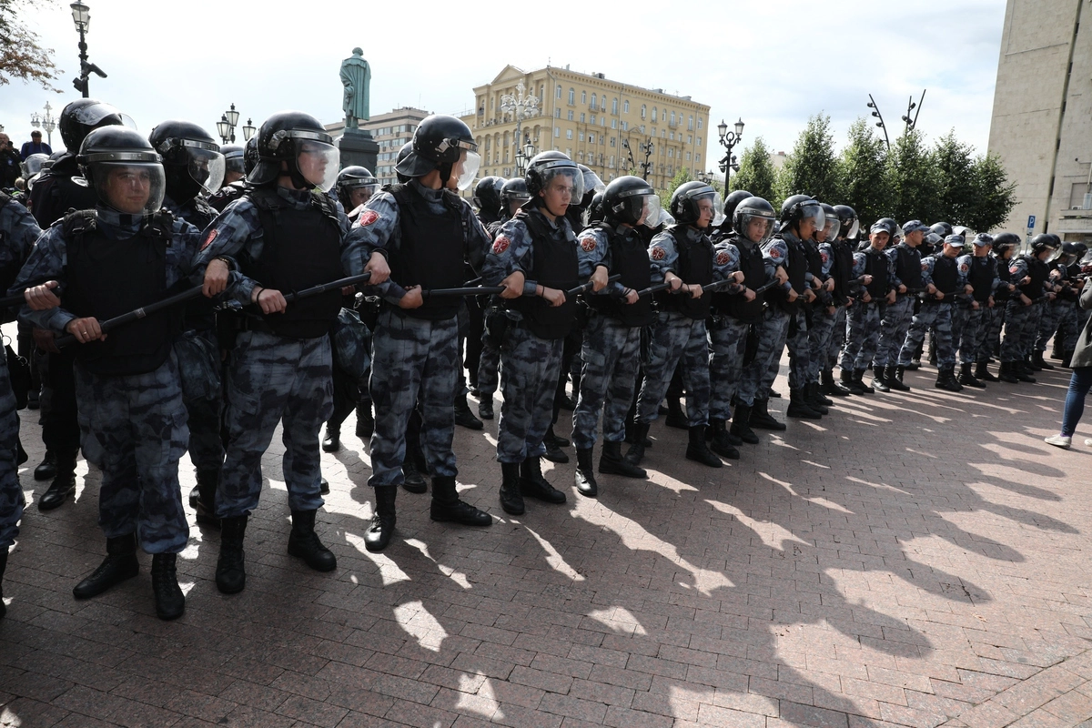 Росгвардейцы в Москве © Ведомости/ТАСС