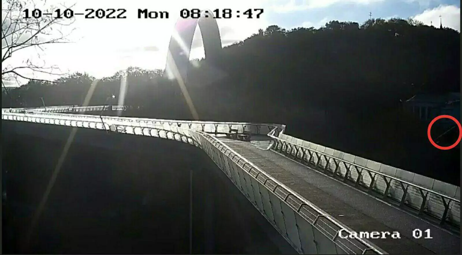 Кадры, на которых можно заметить ракету на мосту Кличко