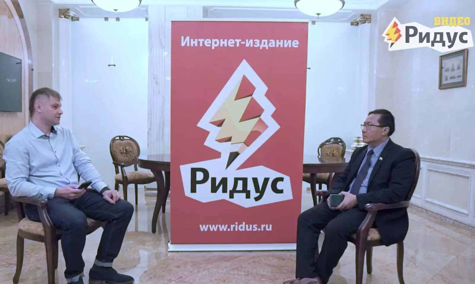 Обозреватель "Ридуса" Александр Александровский и журналист из Мьянмы Мо Хейн