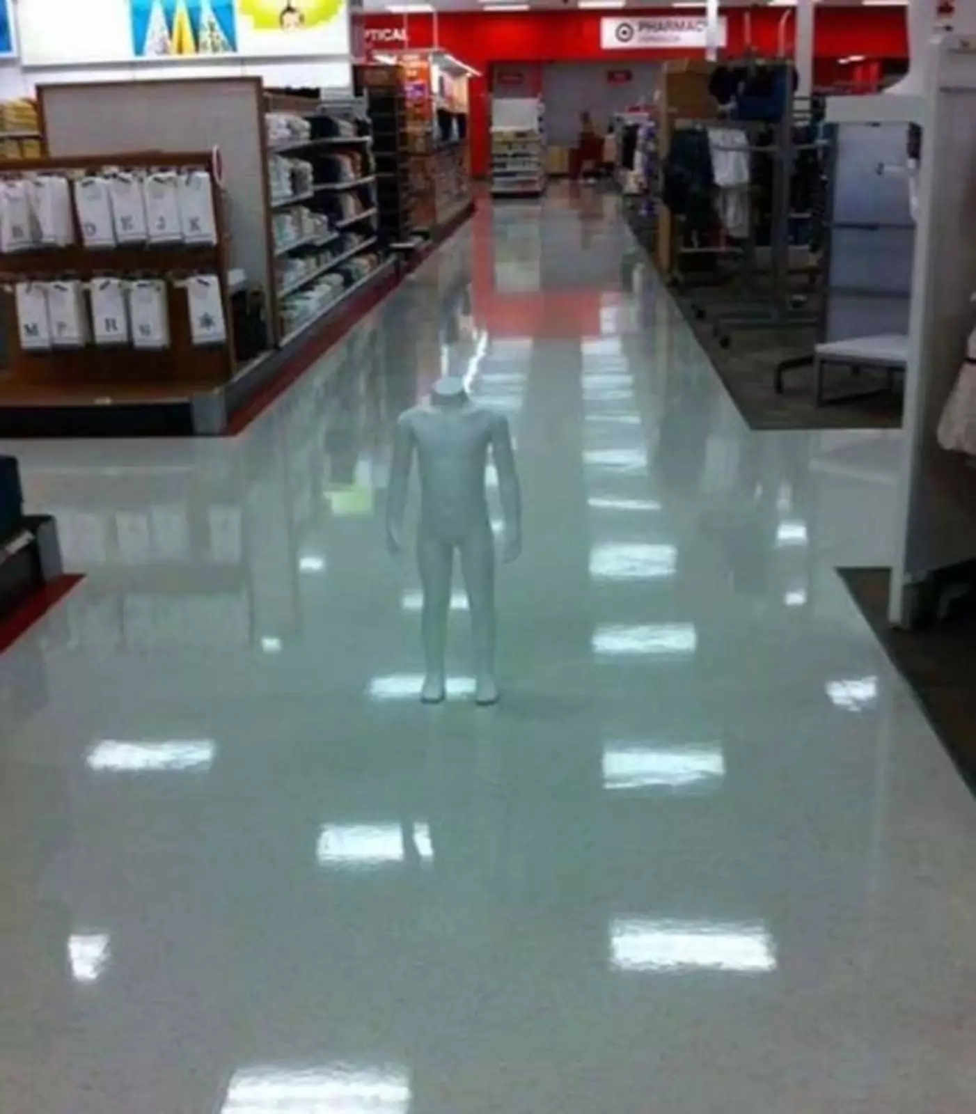 Больше его братьев уже в пути. Больше его братьев уже в пути.