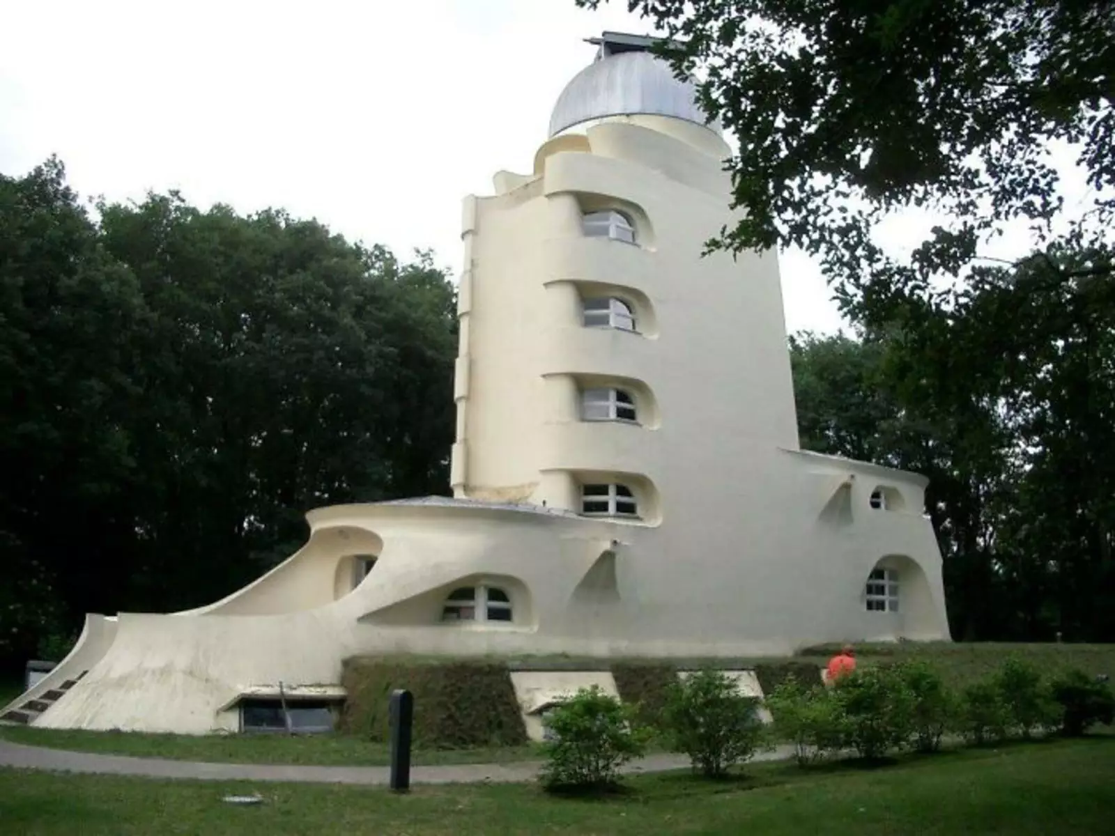 Башня Эйнштейнтурм, Германия. Башня Эйнштейнтурм, Германия.