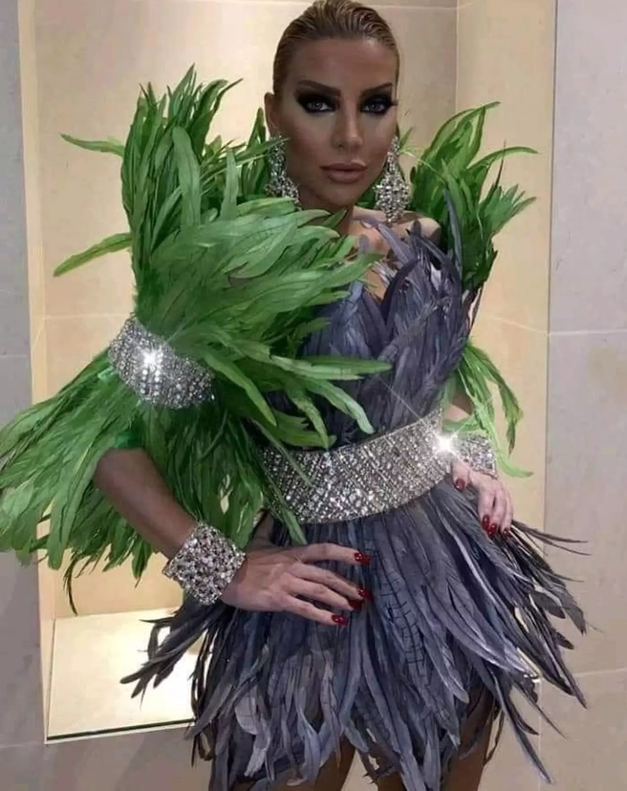 Нужно больше перьев! Нужно больше перьев!