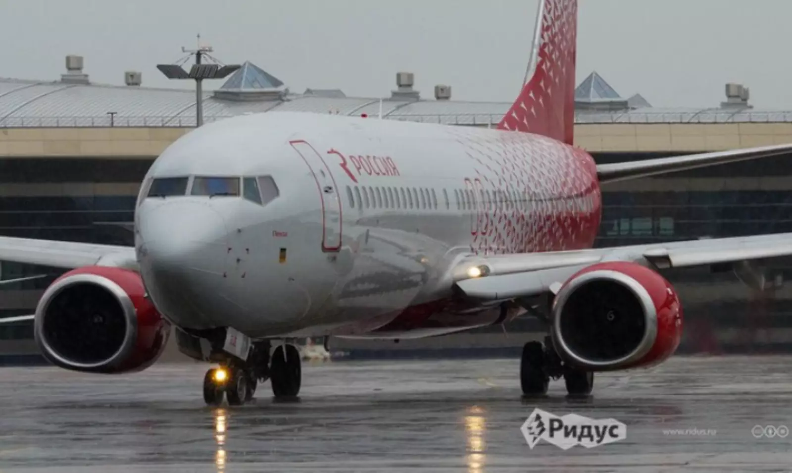 Самолет авиакомпании "Россия"