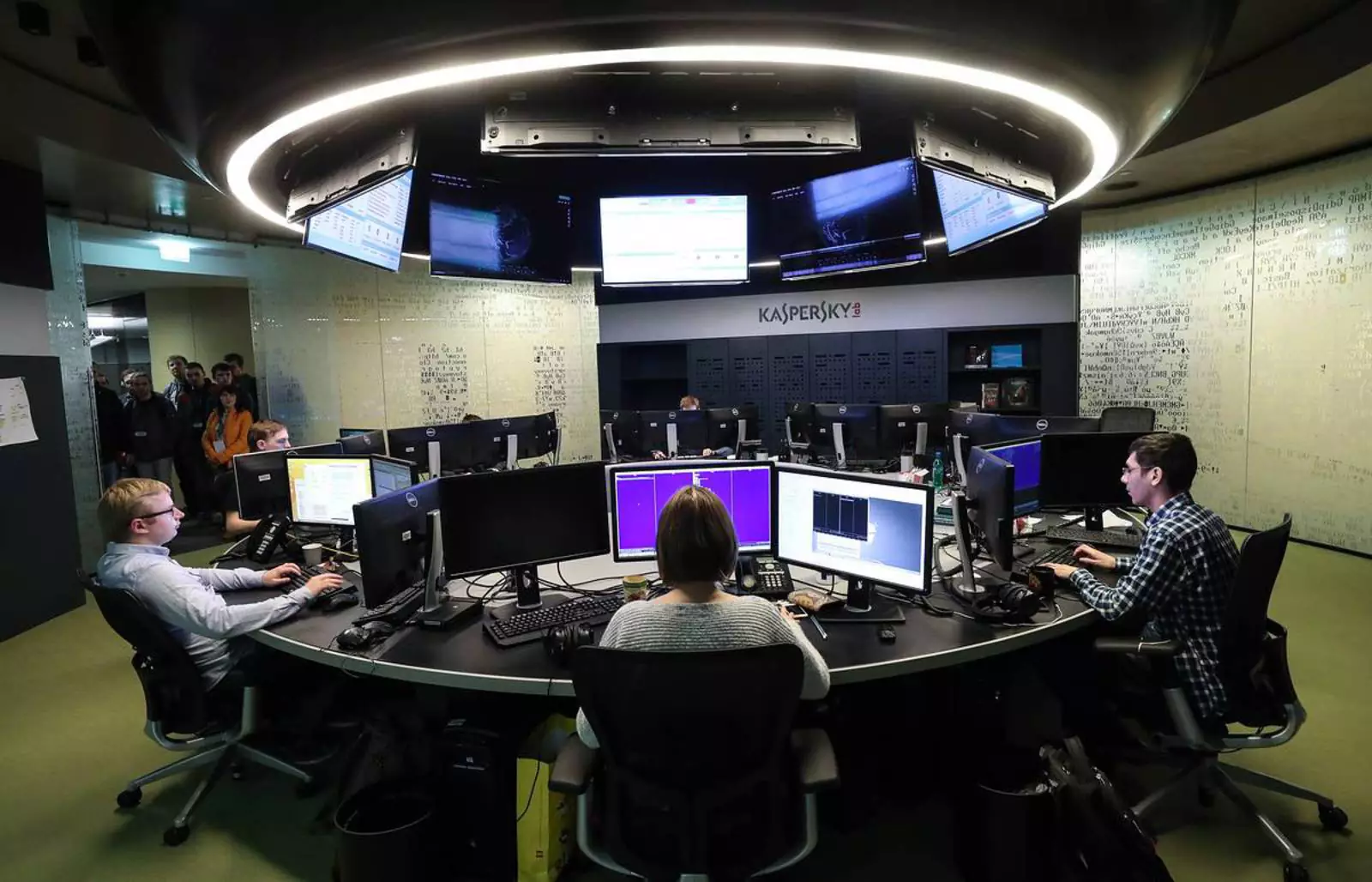 Сейчас Лаборатория работает вместе с Microsoft и другими американскими компаниями над несколькими проектами. Сейчас Лаборатория работает вместе с Microsoft и другими американскими компаниями над несколькими проектами.