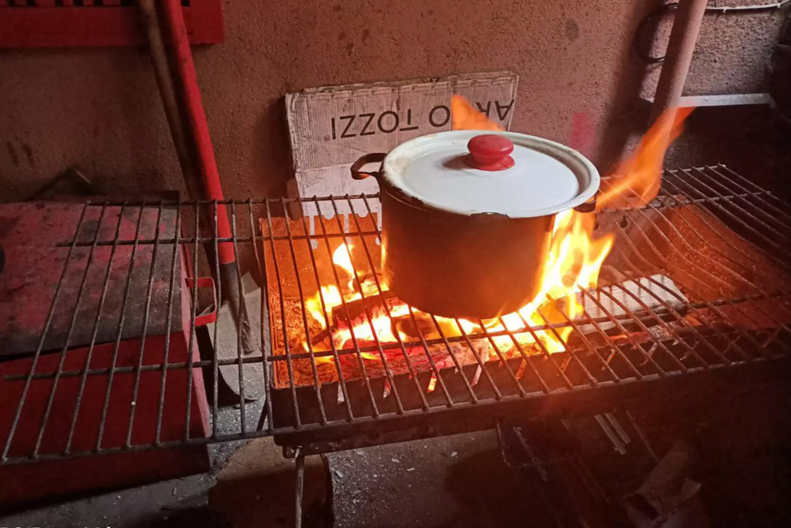 Приготовление пищи на мангале во дворце культуры «Молодёжный»