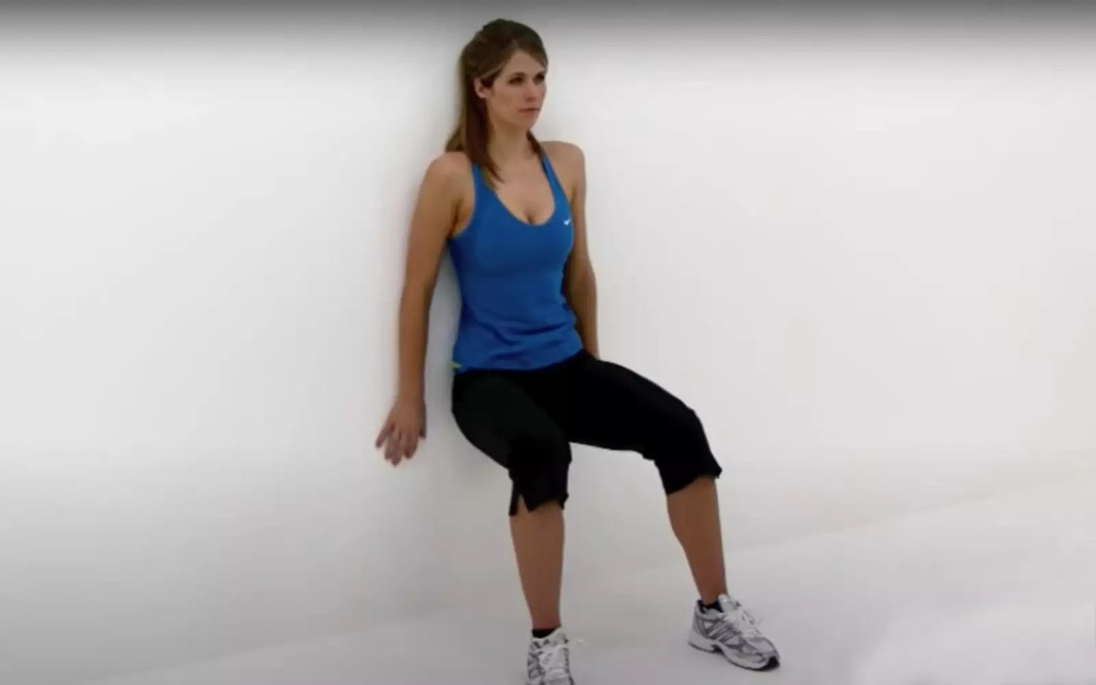 Приседания у стены. Приседания у стены.