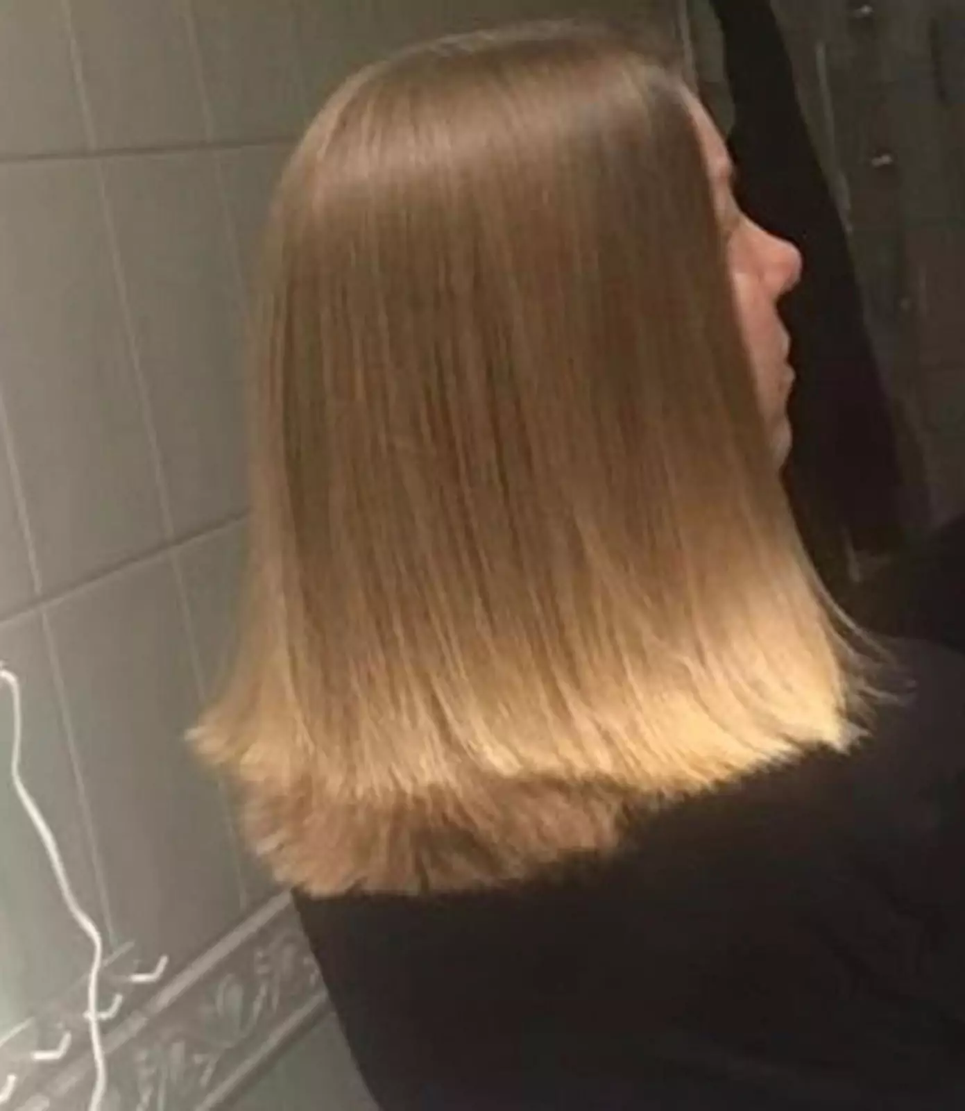 «Мои волосы после стрижки в салоне в торговом центре».