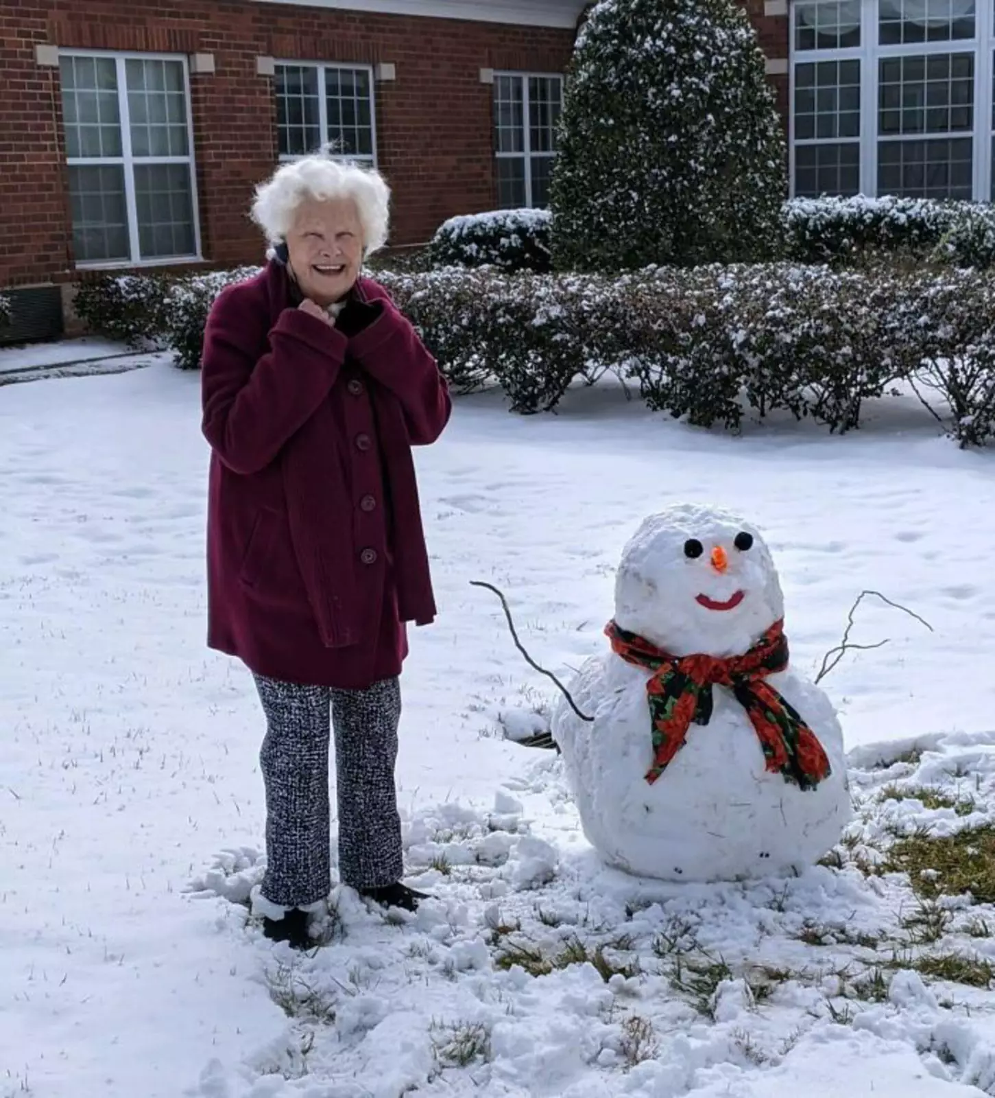"Моя бабушка построила снеговика, и у них обеих самые красивые улыбки".