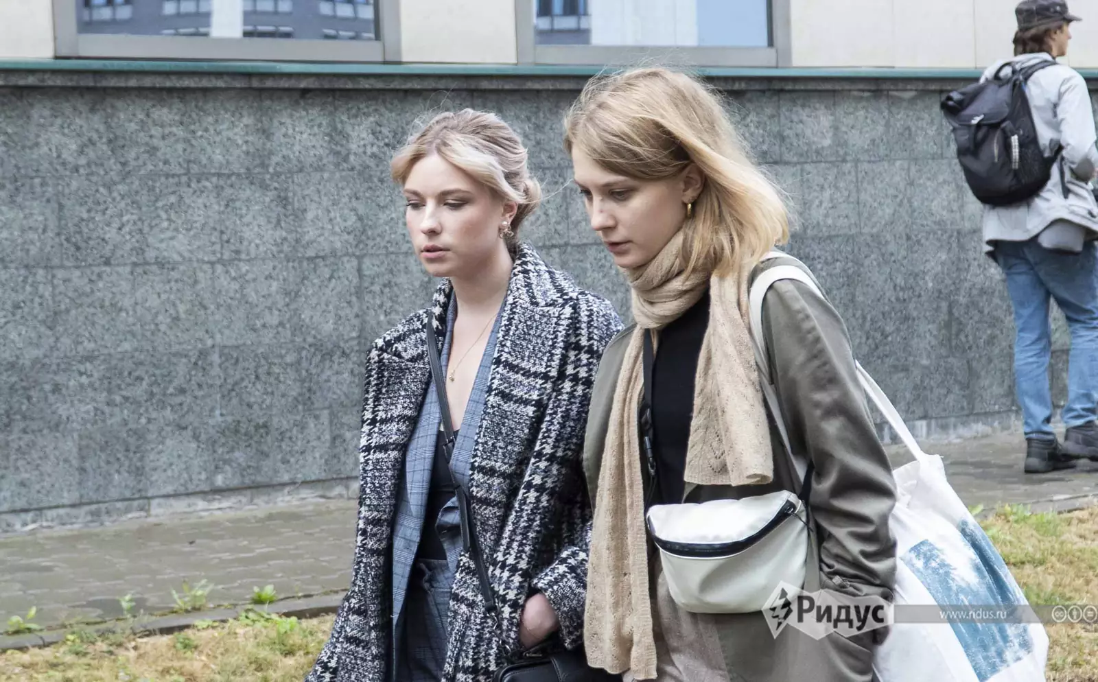 Девушка Ивана Сафронова Ксения Миронова (слева) Девушка Ивана Сафронова Ксения Миронова (слева)