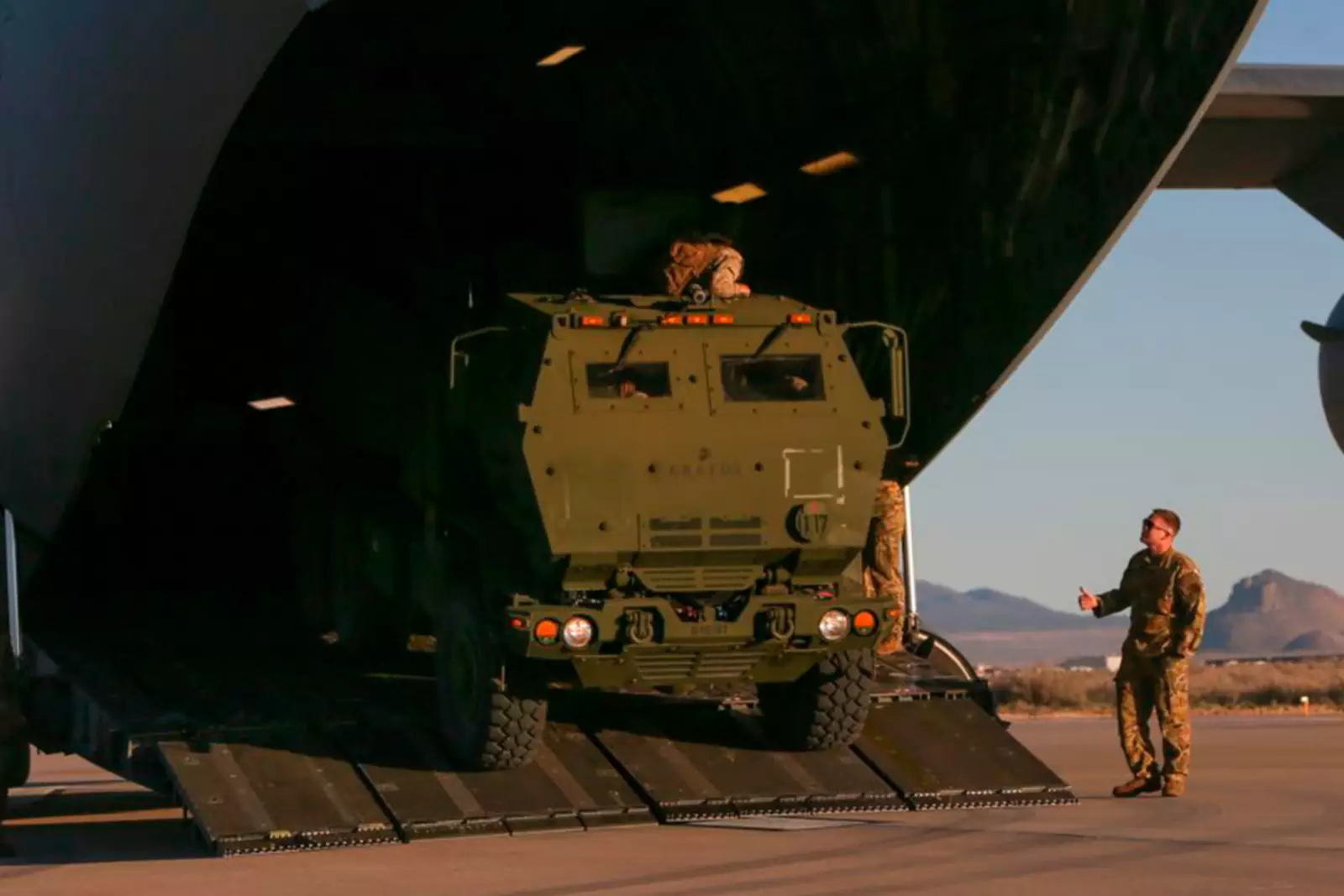 РСЗО M142 HIMARS для Украины РСЗО M142 HIMARS для Украины